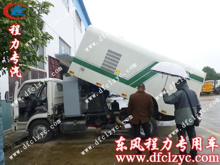 湖南郴州陳總到程力公司看東風(fēng)多利卡吸塵車 湖南郴州陳總到程力公司看東風(fēng)多利卡吸塵車