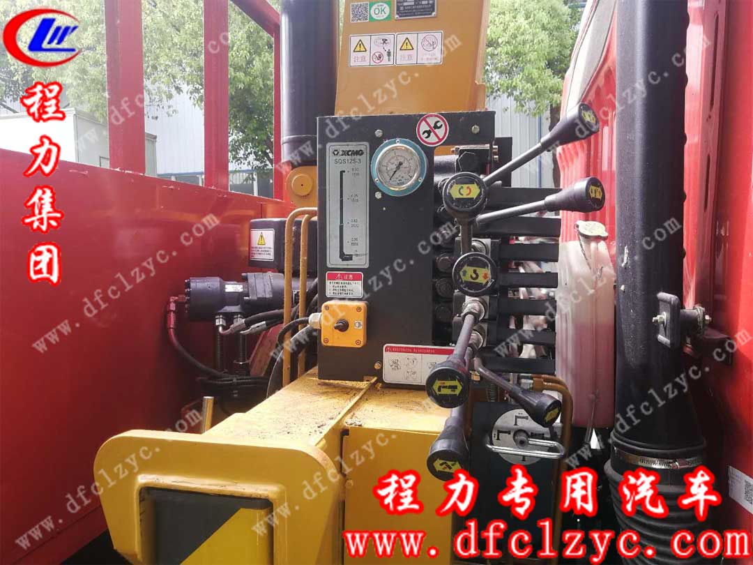 湖北程力東風(fēng)福瑞卡隨車(chē)吊細(xì)節(jié)